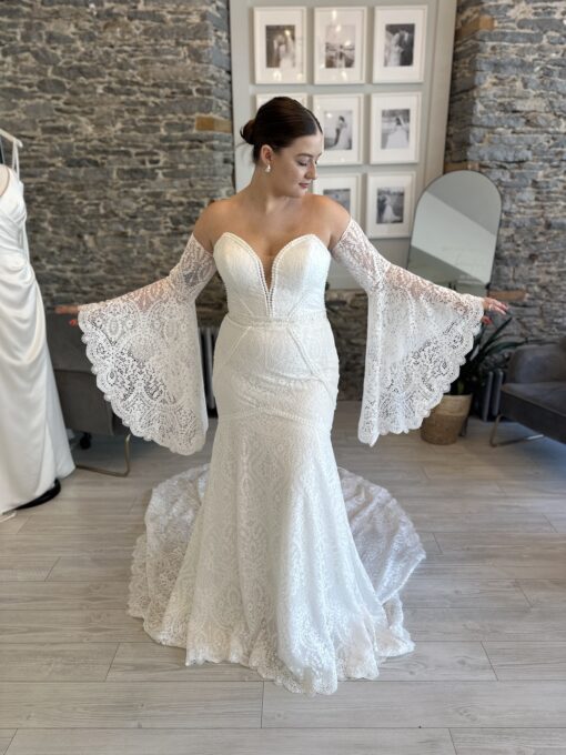 Landen a boho inspired wedding dress. Fitted lace with a sweetheart neckline, and detachable bell sleeves.