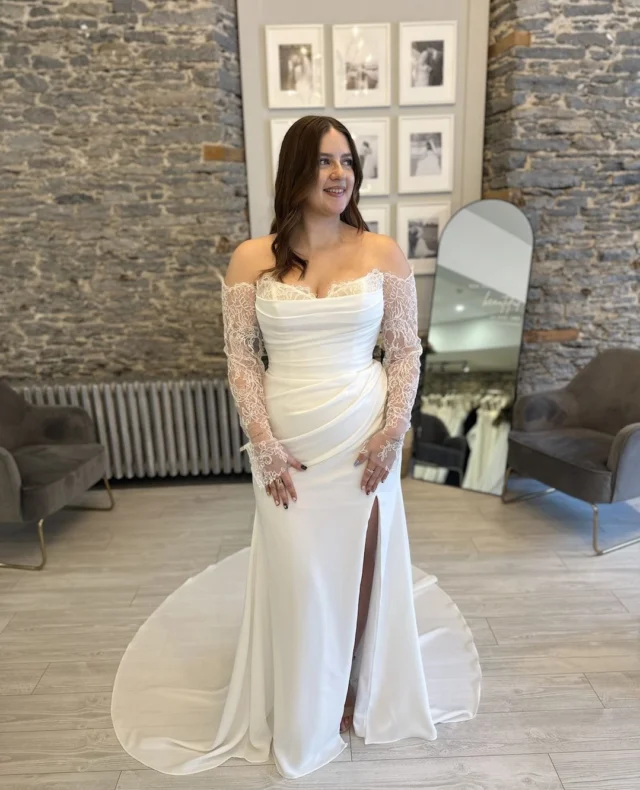 Lavinia Floral Veil - Maggie Sottero - Runway Bridal display picture 1