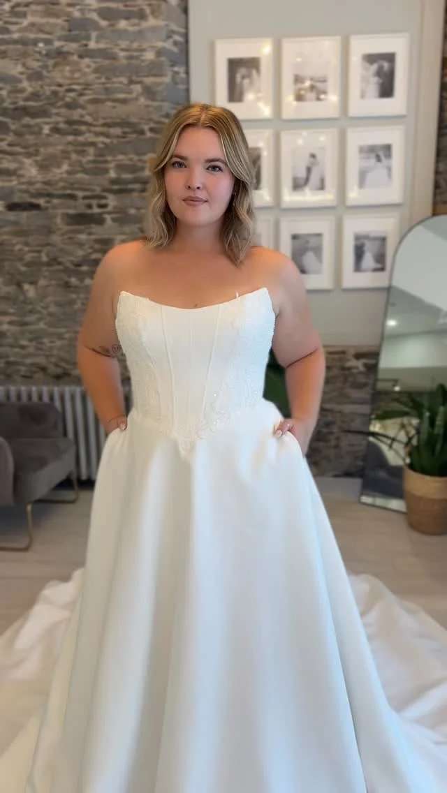 green emerald velvet dress Wedtrend Women Ivory Bridal Dress A Line Sweetheart Fringe Chapel Train Wedding Dresses with Long Sleeves, Ivory / US22W main image 1